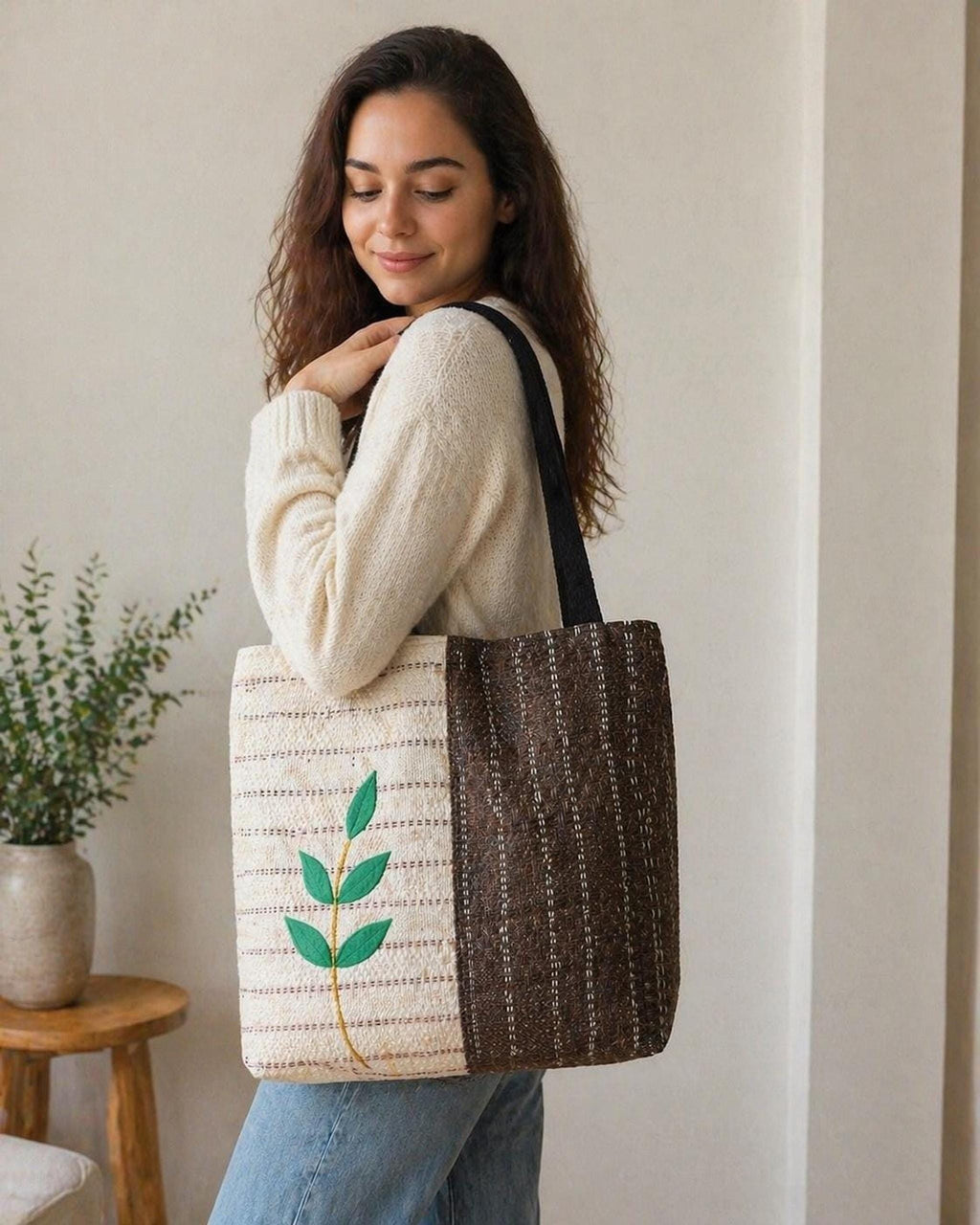 Handgemachte Tragetasche, Jute-Canvas-Shopper mit Blätterstickerei und wasserdichter Beschichtung